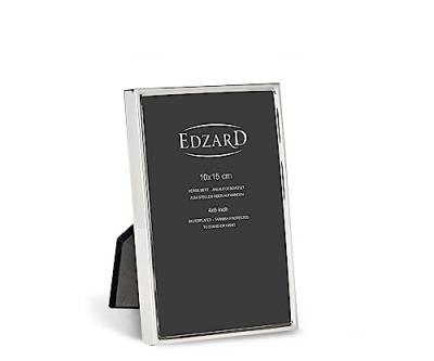 EDZARD Bilderrahmen Otto für Foto 10 x 15 cm, edel versilbert, anlaufgeschützt, mit Samtrücken, inkl. 2 Aufhängern, Fotorahmen zum Stellen und Hängen von EDZARD