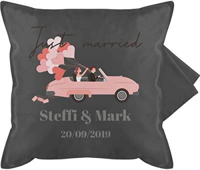 Kissenbezug - Hochzeit Kissen - Just Married - Name Datum Hochzeitstag - 50 x 50 cm - Grau - personalisiertes zur hochzeits Auto personalisierte Personalisieren Geschenke für als Bedruckt von Geschenk mit Namen personalisiert by Shirtracer