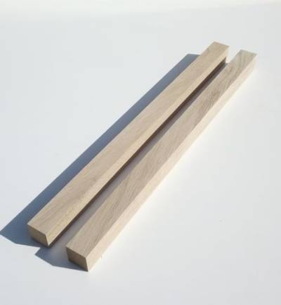 2 Stück Tischfüße Kanthölzer 3x3cm stark Eiche massiv. Kantholz Leisten drechseln bastel Holz. Sondermaße. (3x3x50cm lang) von Martin Weddeling
