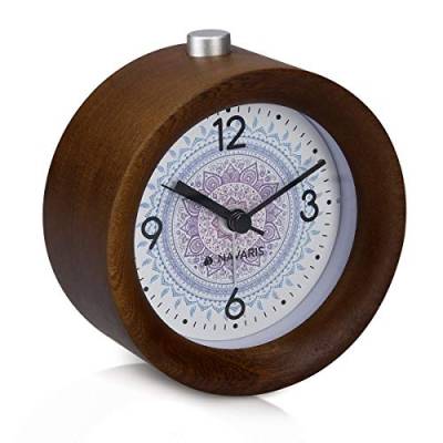 Navaris Analog Holz Wecker mit Snooze - Retro Uhr Rund mit Design Ziffernblatt Alarm Licht - Leise Tischuhr Ohne Ticken - Naturholz in Dunkelbraun von Navaris