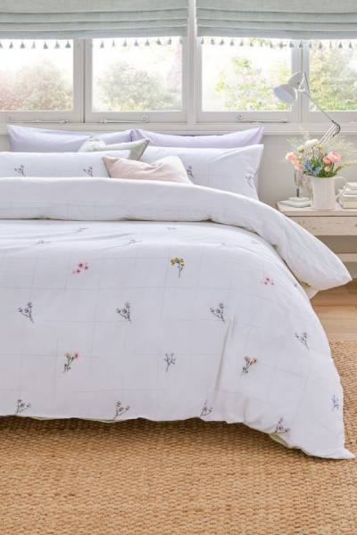 Bett-Set, Bettwäsche mit Blumenstickerei, Next, Bezug: Baumwolle, Polyester (recycelt) von Next