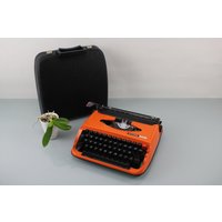 Privileg 300 T Vintage Schreibmaschine Orange von Vintage4Moms