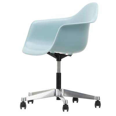 Vitra - Eames Plastic Armchair PACC RE Bürostuhl - eisgrau/Sitzschale recycelter Post Consumer Kunststoff/Gestell Aluminium-Druckguss poliert/mit weic von Vitra