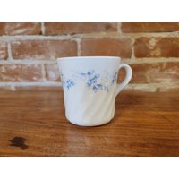 Vintage Corning Callaway Style Wellig Ridged Kaffee - Oder Teebecher Mit Blauem Blumenmuster | Wähle Deine Variation von WoodsonHouseAntiques