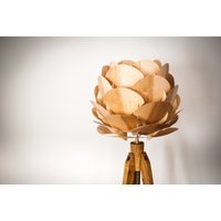 Tripod Stehlampe Dreibein Retro 60 - 70Iger Design Holzblüte Floor Lamp Wood Flower Standard Lamp Veneer Maple von kOnzeptreyhe