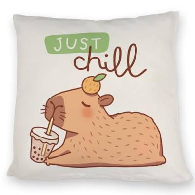 Capybara mit Bubble Tea Kissen mit Spruch Just Chill Kawaii Happy Capybara Relax im Bett Schlafen wie auf Wasserbett Süß am Nachttisch von speecheese