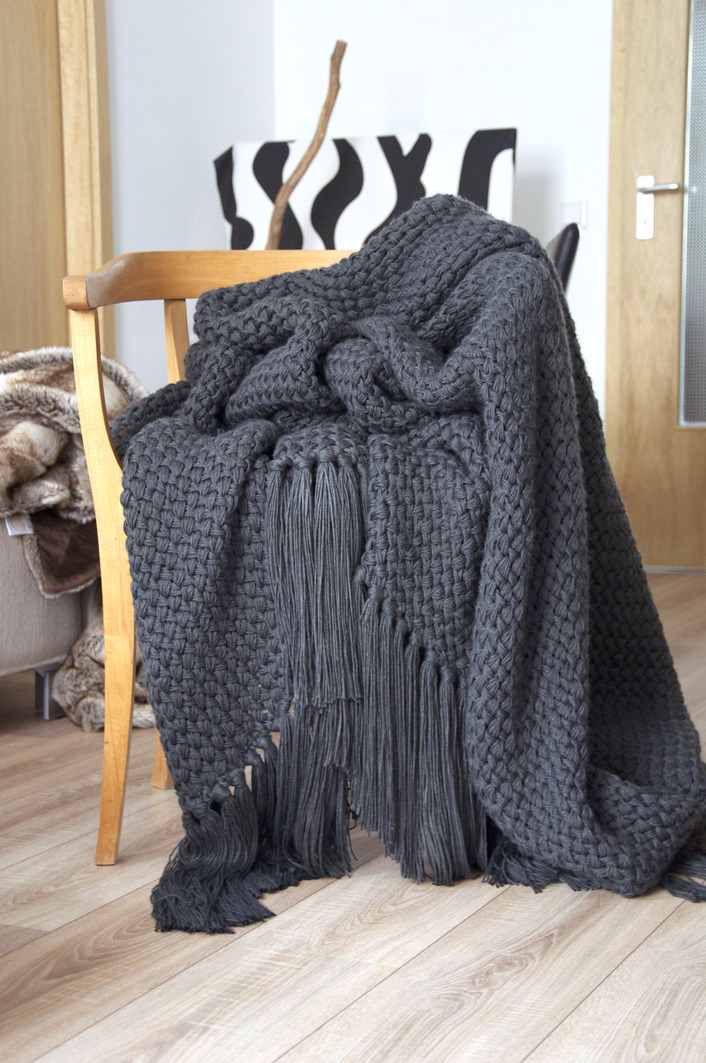 Decke | Blanket „Cross the dark lines toward the light” von Nebelschnecke