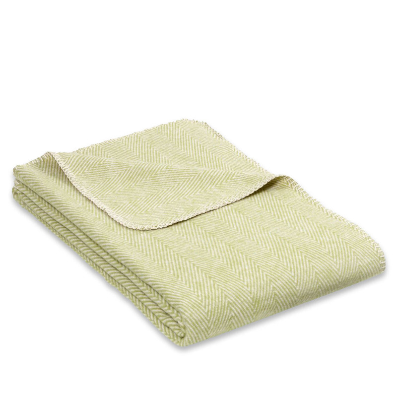 Leichte Kuscheldecke mit Fischgrätmuster, Bio-Baumwolle - "Finn" OEKO-Tex, grün Leichte Kuscheldecke mit Fischgrätmuster, Bio-Baumwolle - "Finn" OEKO-Tex, grün von RIEMA Germany