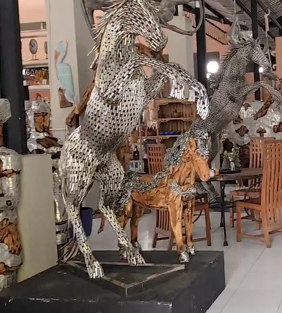Skulptur Pferd Dekoration Pferde Figur Hengst Statue Stute Kunst Wohnzimmer Edelstahl Skulptur Pferd Dekoration Pferde Figur Hengst Statue Stute Kunst Wohnzimmer Edelstahl von TARSHOPBALI