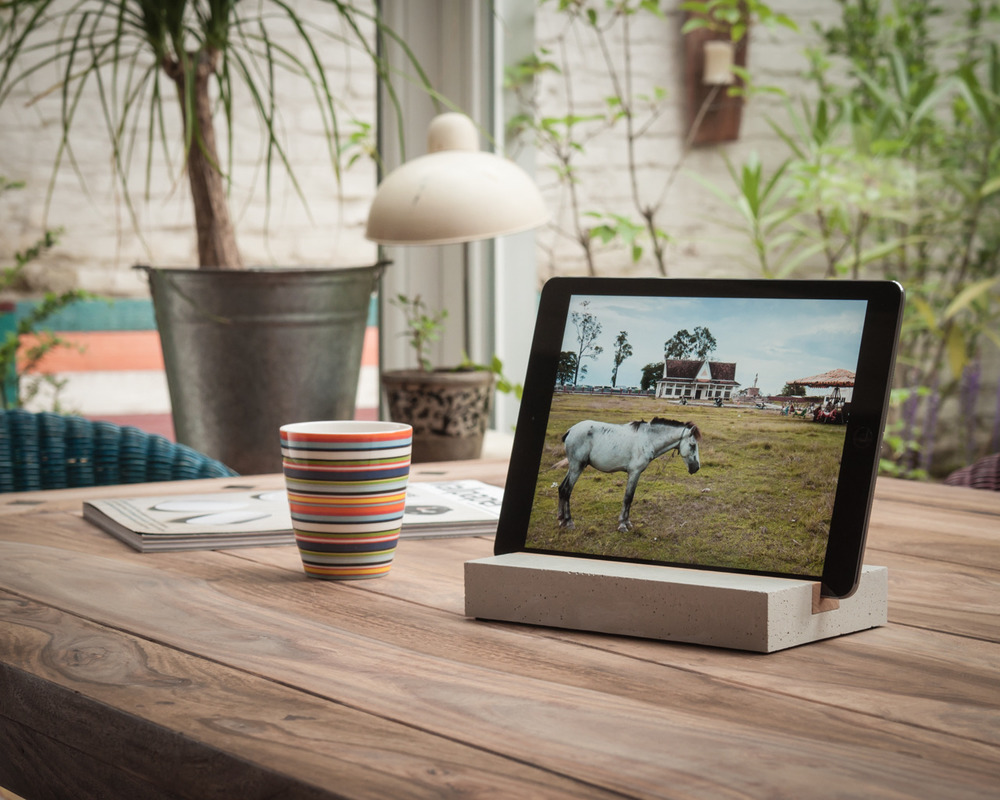 Halterung für iPad und Tablet aus Beton - wOOD U? STYLE Halterung für iPad und Tablet aus Beton - wOOD U? STYLE von trimborn-eich