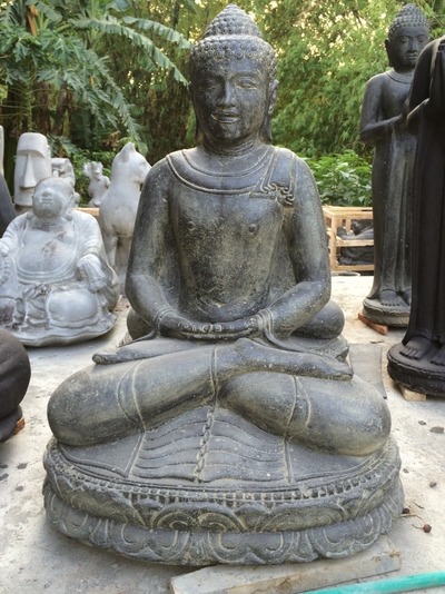 Skulptur Buddha Steinskulptur Budha Steinbuddha Statue Feng Shui Design Garten Dekoration Skulpturen Gartendekoration Steinstatue Buda Steinskulpturen Stein Fengshui Gartendeco Buddhismus Deco Buddhagarten Aus Lava Sand und Zement in Bali von Hand von TARSHOPBALI