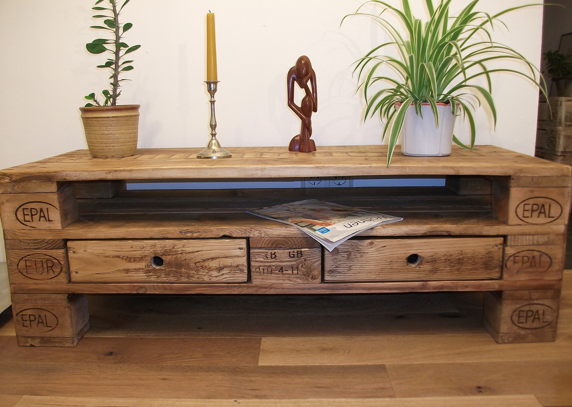 Lowboard / TV-Möbel / Palettenmöbel von FB-homedesign