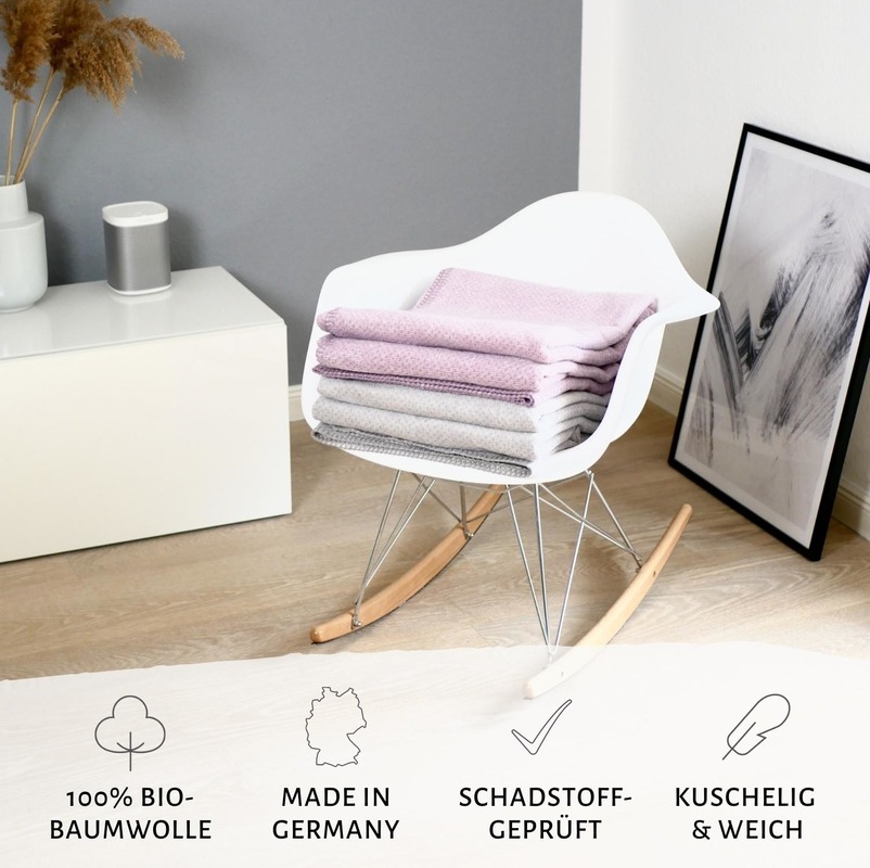 Weiche und leichte Kuscheldecke, 100% Bio-Baumwolle - "Finn" OEKO-Tex, Fischgrätmuster, dunkelblau Weiche und leichte Kuscheldecke, 100% Bio-Baumwolle - "Finn" OEKO-Tex, Fischgrätmuster, dunkelblau von RIEMA Germany