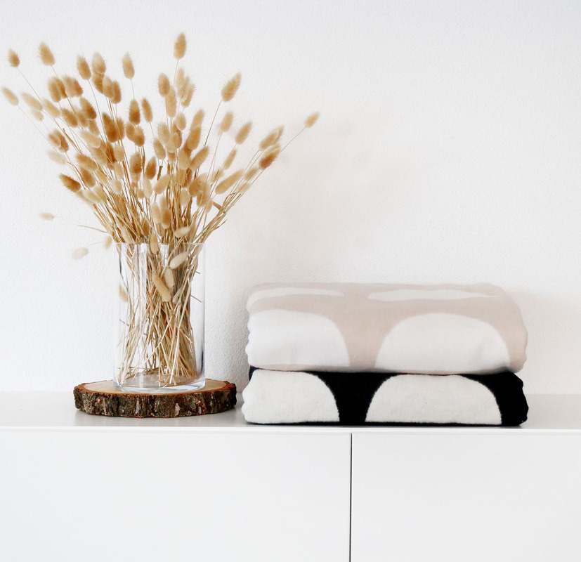 Weiche Kuscheldecke, 100% Bio-Baumwolle, Made in Germany - "Joris" skandi, schwarz-natur Weiche Kuscheldecke, 100% Bio-Baumwolle, Made in Germany - "Joris" skandi, schwarz-natur von RIEMA Germany