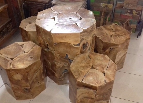 Set Stuhl Tisch Teak Holz Gartentisch Stühle Tisch Küchentisch Wohnzimmertisch Couchtisch Gartentisch Holztisch Esstisch Küchenstuhl Esszimmerstuhl Gartenstuhl Set mit 4 x Stühlen / Hockern und 1 x Tisch wird aus Teak Holz von Hand in Bali gefertigt Set von TARSHOPBALI