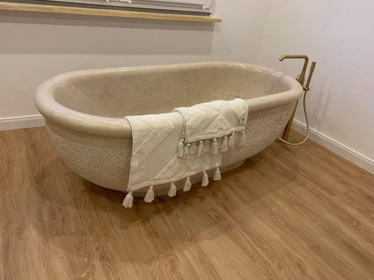 Badewanne Freistehende Bad Wanne Natur Stein Marmor Basin Steinwanne Marmorbadewanne Spa Becken Badewanne Freistehende Bad Wanne Natur Stein Marmor Basin Steinwanne Marmorbadewanne Spa Becken von TARSHOPBALI