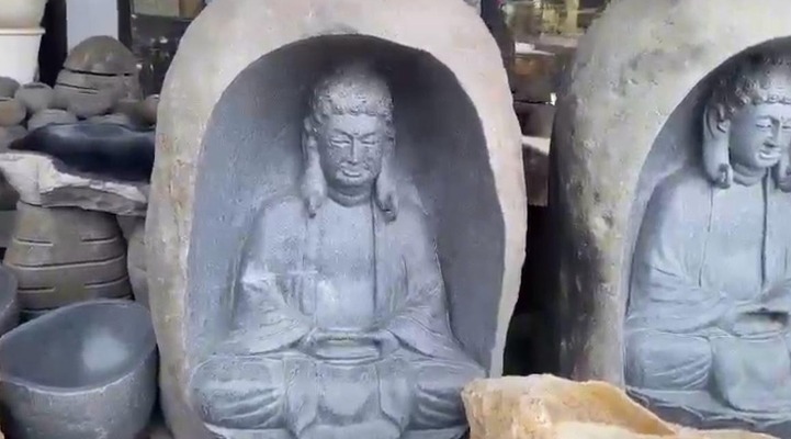 Skulptur Buddha im Stein Natur Steinskulptur Budha Steinbuddha Statue Feng Shui Garten Dekoration von TARSHOPBALI