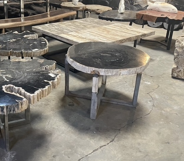 Tisch Fossil Natur Steintisch Couchtisch Versteinertes Holz Kaffeetisch Beistelltisch Petrified wood Tisch Fossil Natur Steintisch Couchtisch Versteinertes Holz Kaffeetisch Beistelltisch Petrified wood von TARSHOPBALI