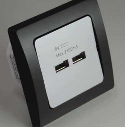 USB Einbaudose silber mit schwarzem Rahmen Unterputz von Lichtidee-de