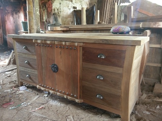 Sideboard Kommode Anrichte Küchenschrank Schrank Esszimmerschrank Kabinett Konsole Design Teak Holz Sidebord wird von Hand aus Teak Holz gefertigt in Bali. Sideboard Dresser Sideboard Kitchen Cabinet Cupboard Dining Cabinet Cabinet Console Design Teak von TARSHOPBALI