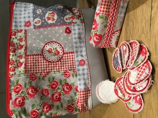Kosmetiktasche mit Abschminkpads und Taschentüchertasche Kosmetiktasche mit Abschminkpads und Taschentüchertasche von C-Fashion-Design