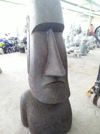 Skulptur Moai Steinskulptur Rapa Nui Maori Figur Osterinsel Tiki Garten Dekoration Aus Lava Sand und Zement in Bali Handgefertigt Sculpture Moai Steinskulptur Stone statue Rapa Nui Design garden decoration Made of lava sand and cement in Bali Handmade Höh von TARSHOPBALI