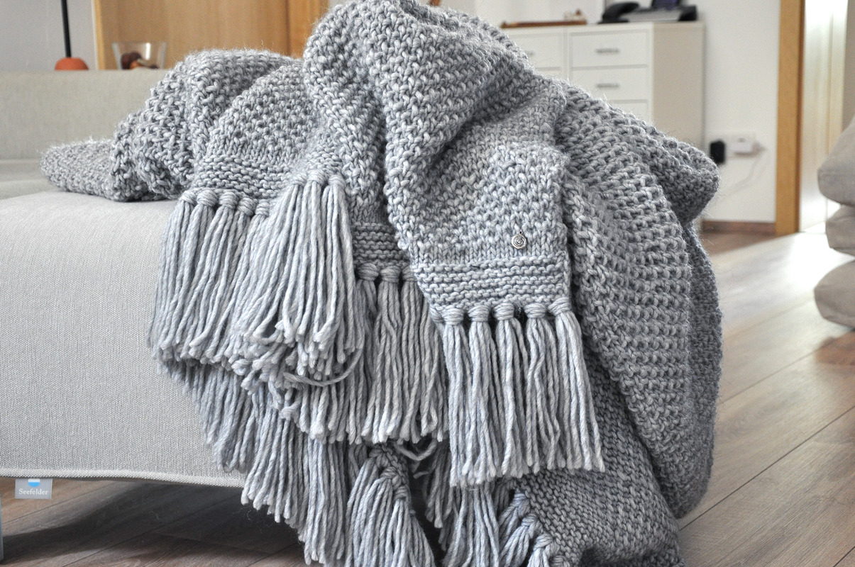 Decke | Blanket „Under a grey sky” von Nebelschnecke