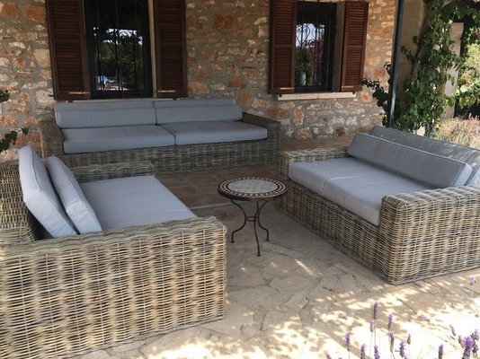 Sessel Natur Rattan Sofa Couch Polstermöbel Lounge Liege Ottomane Tagesbett Liegeinsel Lounge Liege Gartenliege Sonnenliege Garten Loungeliege Tagesbett dieses Hochwertige Sofa wird in Handarbeit auf Bali aus Rattan gefertigt und mit Polsterauflage von TARSHOPBALI