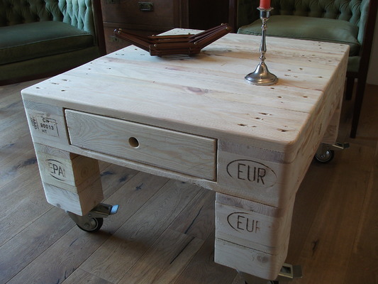Couchtisch / Palettentisch / Palettenmöbel von FB-homedesign
