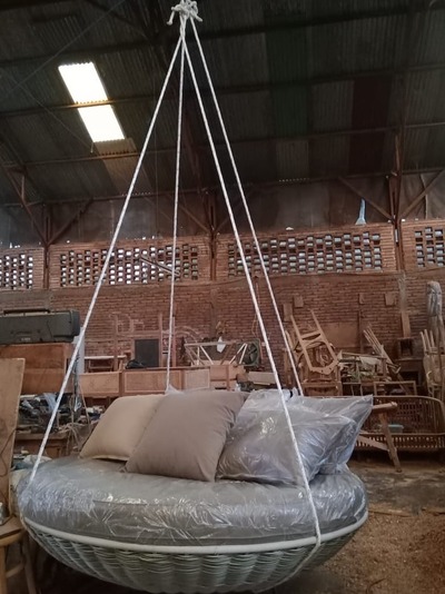 Liegeinsel Rattan Schaukel Hollywoodschaukel Hängeschaukel Sonneninsel Gartenschaukel Lounge Liege Liegeinsel Rattan Schaukel Hollywoodschaukel Hängeschaukel Sonneninsel Gartenschaukel Lounge Liege von TARSHOPBALI