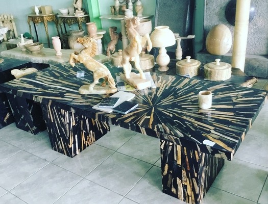 Tisch Fossil Stein Resin Esstisch Steintisch Versteinertes Holz Küchentisch Lounge petrified wood Tisch Fossil Stein Resin Esstisch Steintisch Versteinertes Holz Küchentisch Lounge petrified wood von TARSHOPBALI