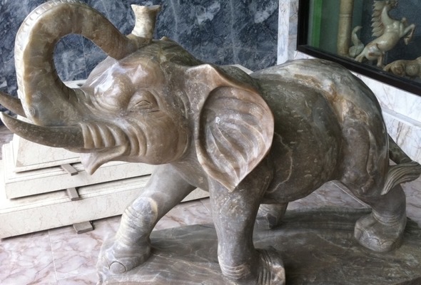 Skulptur Elefant Stein Marmor Elephanten Statue Garten Tier Dekoration Elephant Design Gartendeko Elefanten Tierfigur Dekofigur Steinelefant Steinelephant von Hand aus einem Marmor Block gefertigt  Sculpture elephant stone marble elephant statue garden an von TARSHOPBALI