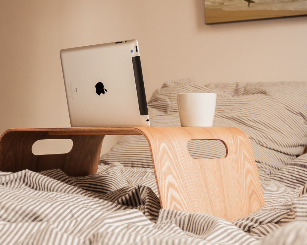 Halter für iPad und Tablet für das Bett oder Sofa - WOOD U? CHILL Halter für iPad und Tablet für das Bett oder Sofa - WOOD U? CHILL von trimborn-eich