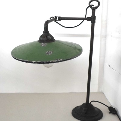 Original Industrie Tischleuchte, Maschinenlampe, Schreibtisch-Arbeitslampe aus Metall mit Emailliertem Blechschirm, Original Industrie Tischleuchte, Maschinenlampe, Schreibtisch-Arbeitslampe aus Metall mit Emailliertem Blechschirm, von Antikstore1