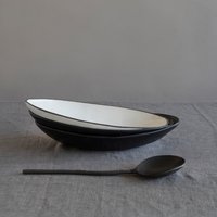 Große Ovale Keramikschale, Moderne Einzigartige Obstschale, Schwarze Oder Weiße Schüssel, Geschenk Für Mama von 1220CeramicsStudio