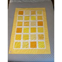 Gelbe Und Weiße Handgemachte Patchwork Kleinkind Oder Baby Quilt Rollstuhl Wrap Gelbe Und Weiße Handgemachte Patchwork Kleinkind Oder Baby Quilt Rollstuhl Wrap von 123LittleQuilts