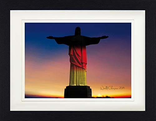 1art1 Fußball Poster Deutschland Weltmeister 2014, Cristo In Schwarz, Rot, Gold Gerahmtes Bild Mit Edlem Passepartout | Wand-Bilder | Im Bilderrahmen 40x30 cm von 1art1