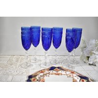 Kobaltblaue Gläser. Durchscheinende Dunkelblaue Gläser, Atemberaubende Vintage Cristal D'arques Antik Saphir Blau Champagner Goblet Set Von 6 von 1stvictorianboutique