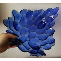 Große Blaue Glas Candy Servierschale Mit Trauben Design, Ideal Für Weihnachten von 20thCenturyStuff