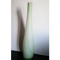 Große Und Schwere Vintage Retro Weiße Glasvase Mit Blauer Grüner Spirale Perfekt von 20thCenturyStuff