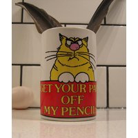 4 "Vintage Schreibtisch Zubehör Keramiktasse Paws Off Bleistifthalter Gelbe Wache Katze Cartoon Grifflose Tasse Jsny Taiwan Grumpy Kitty Geschenk 4 "Vintage Schreibtisch Zubehör Keramiktasse Paws Off Bleistifthalter Gelbe Wache Katze Cartoon Grifflose Tasse Jsny Taiwan Grumpy Kitty Geschenk von 222nest