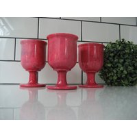 5 "Vintage Stein Kelch Vase Stemware Hot Pink Onyx Marmor Travertin Schöne Striations Boho Chic No 2 Sind Genau Die Gleichen 5 "Vintage Stein Kelch Vase Stemware Hot Pink Onyx Marmor Travertin Schöne Striations Boho Chic No 2 Sind Genau Die Gleichen von 222nest