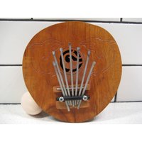 6 "Vintage Daumen Klavier Kalimba Kokosnussschale Geschnitzte Holz Delfine Metalltasten Sehr Spaß Melodic Sound Tiki Boho Island Musikinstrument von 222nest
