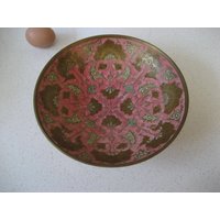 7, 5 "Vintage Massivem Messing & Emaille Fuß Schüssel Rosa Pfauen Made in India Angehoben Relief Handmade Boho Chic Büro Schreibtisch Veranstalter 7, 5 "Vintage Massivem Messing & Emaille Fuß Schüssel Rosa Pfauen Made in India Angehoben Relief Handmade Boho Chic Büro Schreibtisch Veranstalter von 222nest