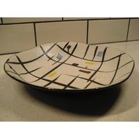 7, 75 "Vintage Mcm Mondrian Stil Display Oder Servierplatte Pebbled Matt Glänzend Schwarz Löcher Für Griff Japan Fine Ceramics Candy Italy von 222nest