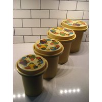 8 Stück Vintage Rubbermaid Dosen Komplett Set Pilze Fliegenpilze Groovy 1970Er Jahre Senfgelb von 222nest