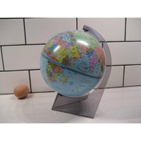 8" Vintage Dänemark Scan-Globe Smoked Lucite Stand 1972 Retro Mod Scandi Schreibtisch Accessoire Danish Design in German Geschenk Fernweh Bücherregal von 222nest