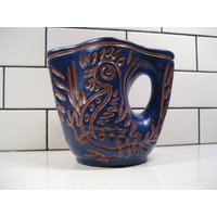 8 "Vintage Hahn Handgemachte Keramik Vase Huhn Krug Eingravierte Design Saturated Indigo Blau Lila Wellenlinien Wunderschöne Bitossi Stil von 222nest
