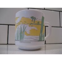 Vintage Arcopal Dinosaurier Tasse Scaphognathus Saltasaurus Kentrosaurus Retro Milchglas Wrap-Around-Design Made in France Kaffee Heißer Kakao von 222nest