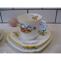 Vintage Collingwood 3D Blumen Griff China Trio Tasse Quadrat Unterteller Teller Handbemalte Vögel Schmetterlinge Sehr Schöne Retro Tee-Party von 222nest